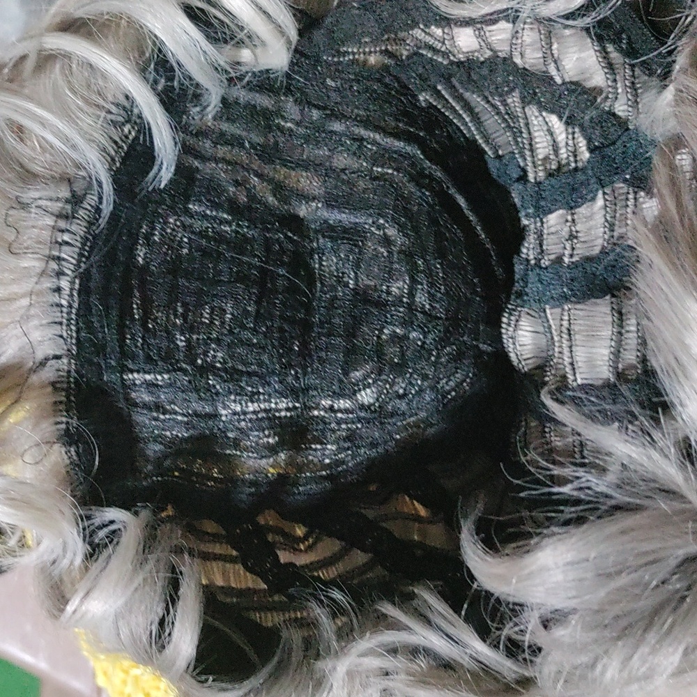 Wig - Picture 5 of 6